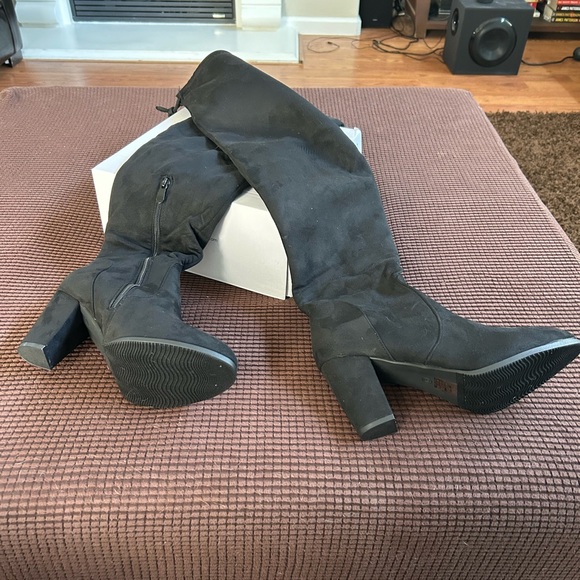 New in box Dream Pairs Lawrence Chunky Heel Thigh High Boots - Picture 3 of 6